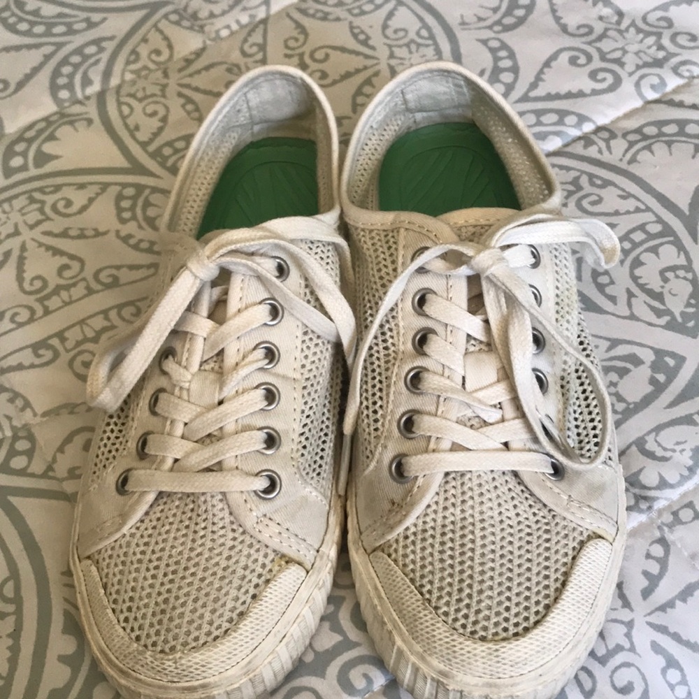 Tretorn tennis shoes